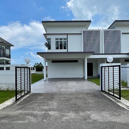 Desaru Arcadia Villa With Pool Table, Outdoor Bbq, Indoor Steamboat By Beestay Kangkar Chemaran Extérieur photo