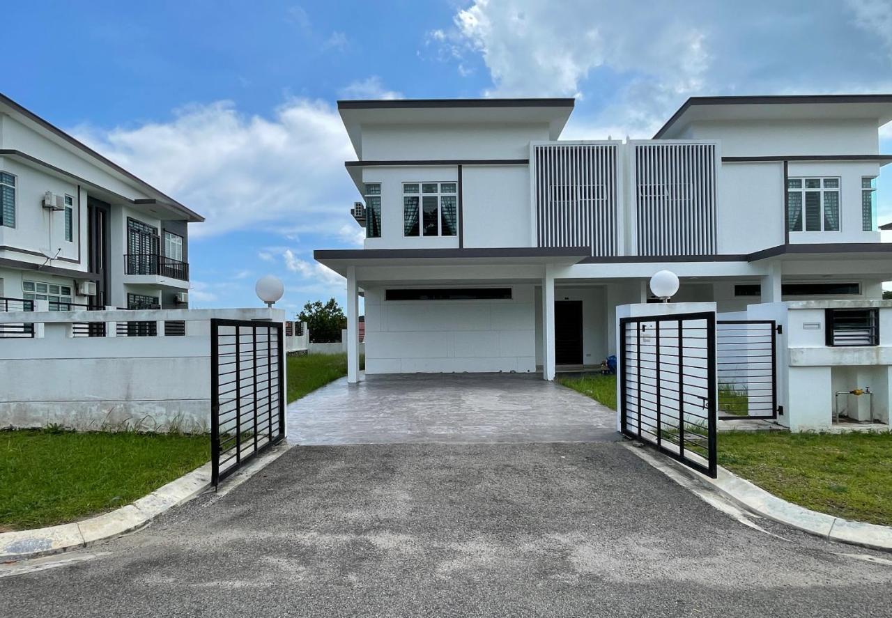 Desaru Arcadia Villa With Pool Table, Outdoor Bbq, Indoor Steamboat By Beestay Kangkar Chemaran Extérieur photo